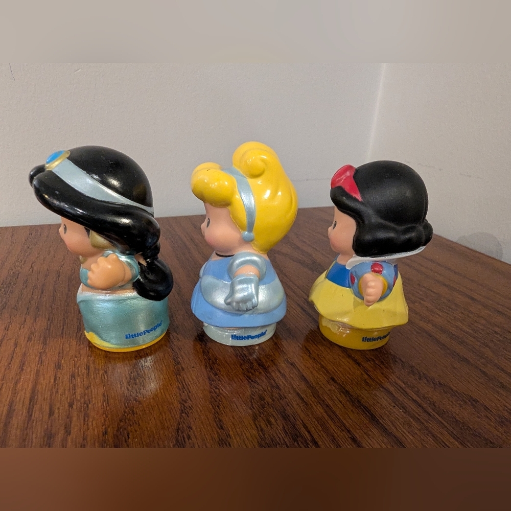 Vintage Disney Fisher Price Little People Cinderella, Snow White and Jasmine - Picture 2 of 4